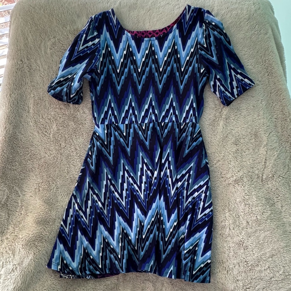 Emily West reversible Dress Girl’s 8 Blue Chevron & Multicolor Aztec Stripes EUC